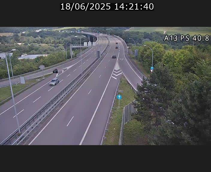 Webcam autoroute A13 à la sortie est du tunnel Markusbierg à Schengen. Vue sur le pont de la Moselle, vers l'Allemagne