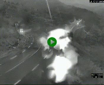 Webcam au carrefour de la croisade, à la jonction entre la N22 et la N320, avant le poste de douane franco-andorrane. Webcam à 1790 mètres d'altitude