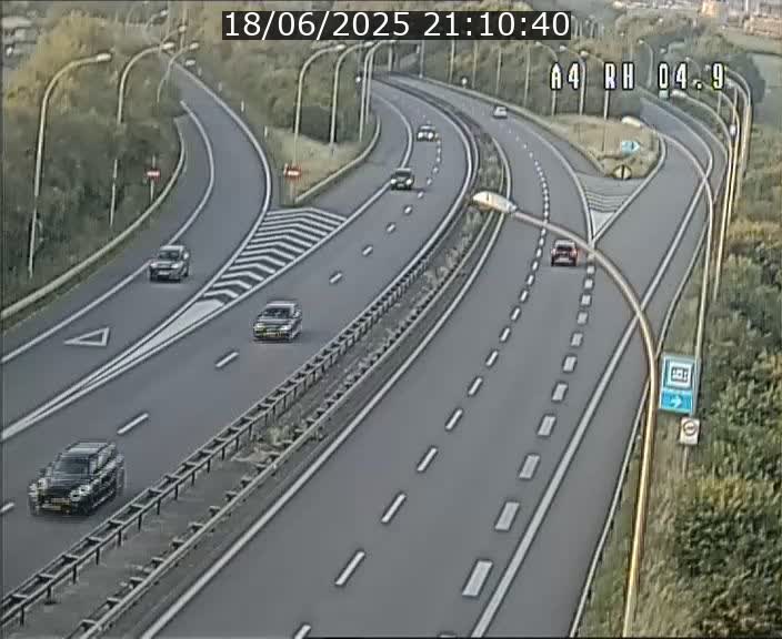 Traffic live webcam Luxembourg Leudelange - A4 - BK 4.9 - direction Luxembourg