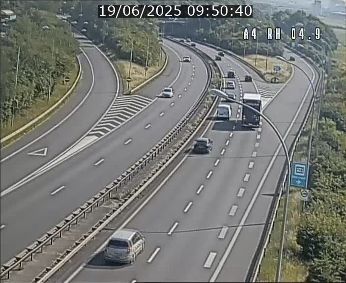 Traffic live webcam Luxembourg Leudelange - A4 - BK 4.9 - direction Luxembourg