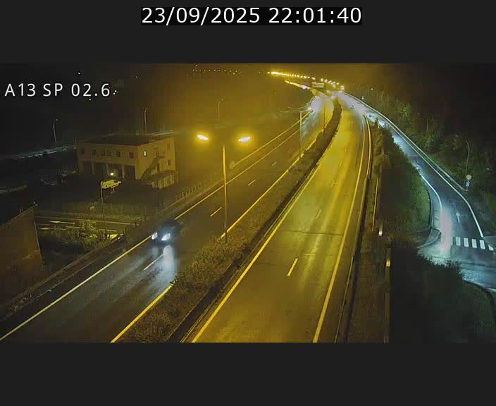 Traffic live webcam Luxembourg Sanem - A13 direction Pétange - BK 2.6