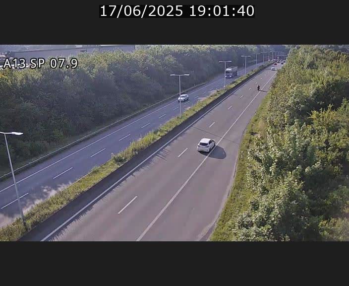 Traffic live webcam Luxembourg Jonction Lankelz - A13 direction Pétange - BK 7.9