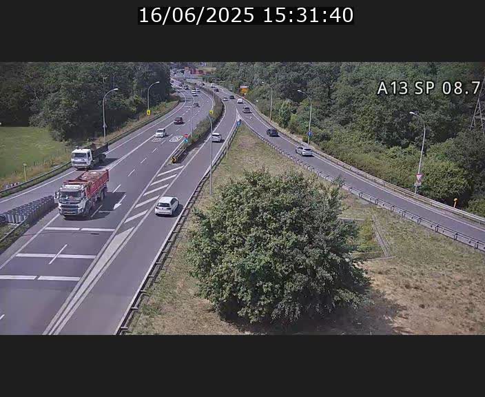 Traffic live webcam Luxembourg Jonction Lankelz - A13 direction Pétange - BK 8.7 