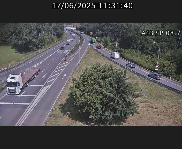 Traffic live webcam Luxembourg Jonction Lankelz - A13 direction Pétange - BK 8.7 
