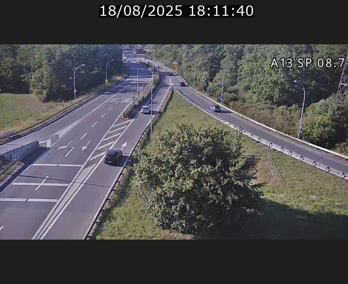 Traffic live webcam Luxembourg Jonction Lankelz - A13 direction Pétange - BK 8.7 