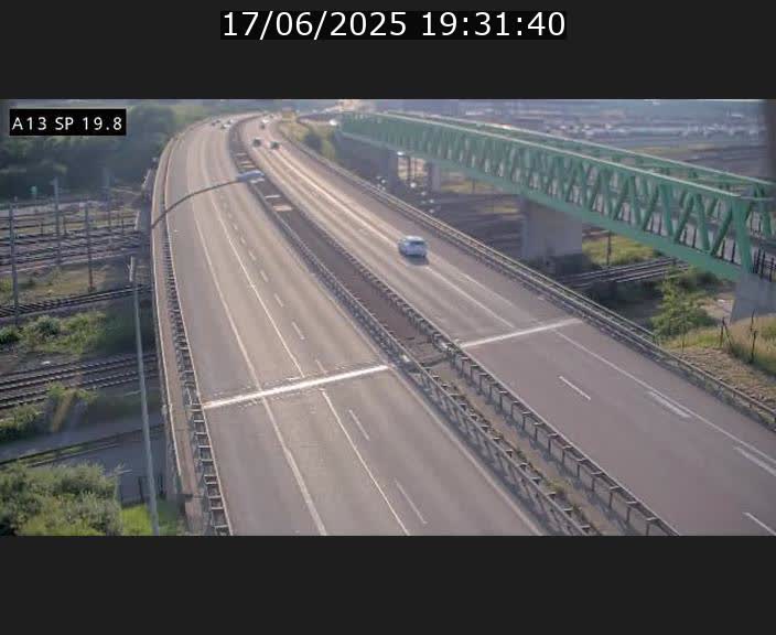 Traffic live webcam Luxembourg Croix de Bettembourg - A13 direction Esch-sur-Alzette - BK 19.8