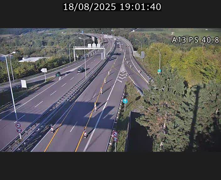 Webcam autoroute A13 à la sortie est du tunnel Markusbierg à Schengen. Vue sur le pont de la Moselle, vers l'Allemagne
