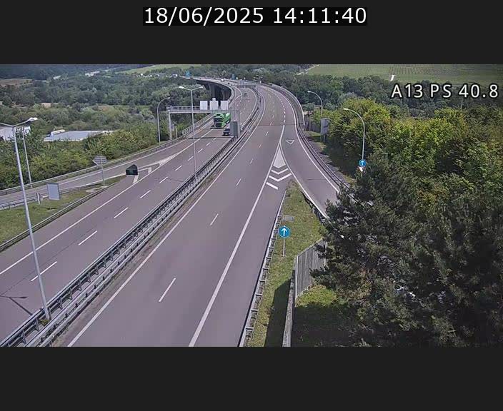 Webcam autoroute A13 à la sortie est du tunnel Markusbierg à Schengen. Vue sur le pont de la Moselle, vers l'Allemagne