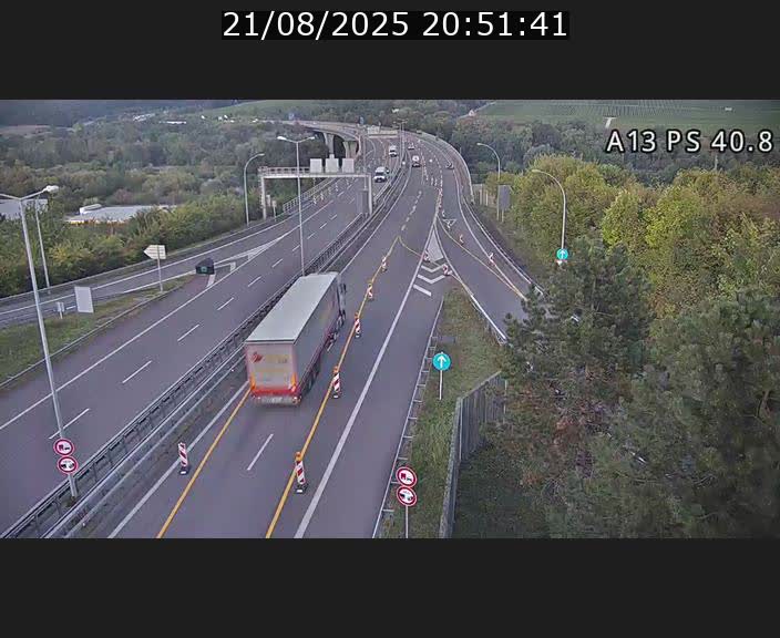 Webcam autoroute A13 à la sortie est du tunnel Markusbierg à Schengen. Vue sur le pont de la Moselle, vers l'Allemagne