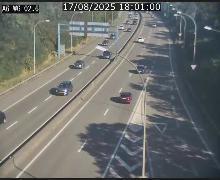 Traffic live webcam Luxembourg Croix de Cessange - A6 - BK 2.6 - direction France/Allemagne