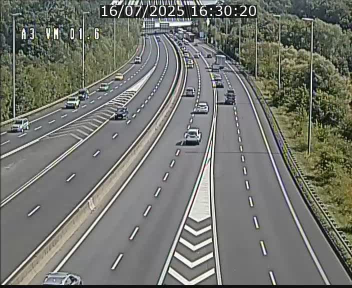 Traffic live webcam Luxembourg - Croix de Gasperich - A3 - BK 1.6 - direction France/Aire de Berchem