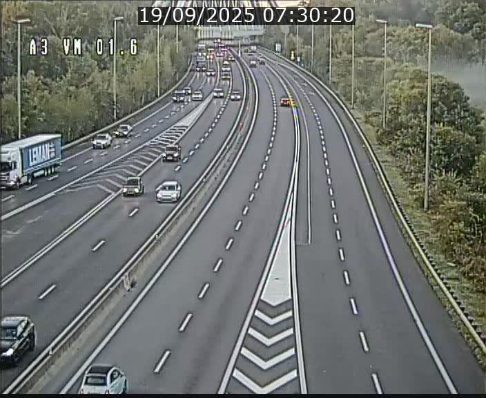 Traffic live webcam Luxembourg - Croix de Gasperich - A3 - BK 1.6 - direction France/Aire de Berchem