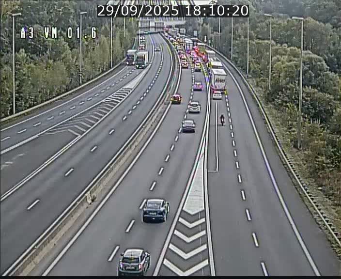 Traffic live webcam Luxembourg - Croix de Gasperich - A3 - BK 1.6 - direction France/Aire de Berchem
