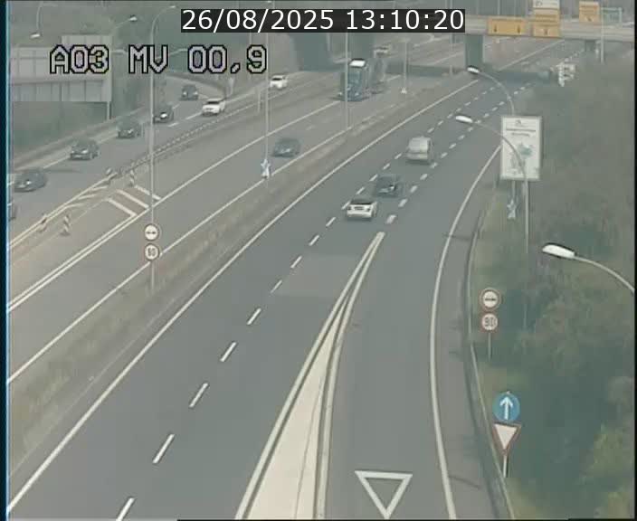 Traffic live webcam Luxembourg Croix de Gasperich - A3 - BK 0.4 - direction Luxembourg