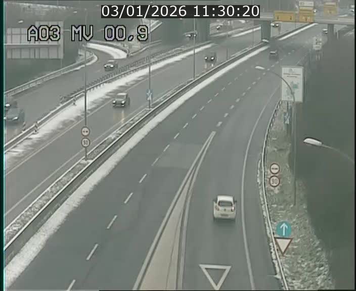 Traffic live webcam Luxembourg Croix de Gasperich - A3 - BK 0.4 - direction Luxembourg