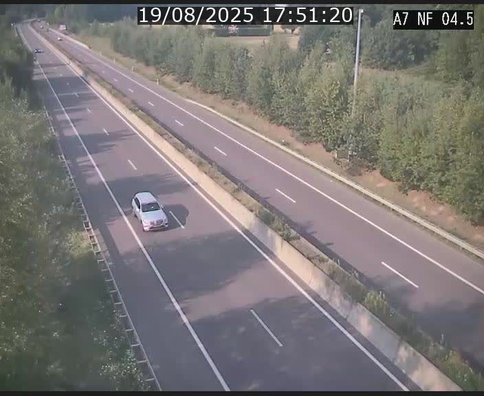 Caméra autoroute Luxembourg A7 - Passage à gibier Rëngelbour - direction Tunnel Grouft