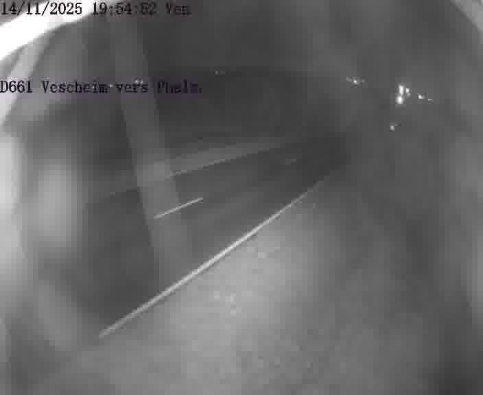 Caméra routière située sur D661 (France) à Vescheim, orientée vers Phalsbourg, surveillant en continu la circulation locale et régionale.