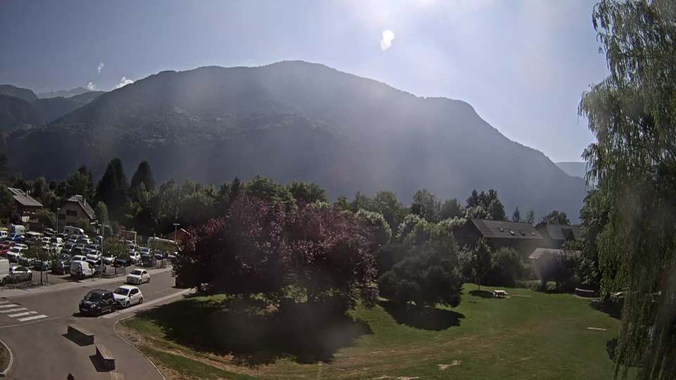 Webcam au niveau de la mairie du village du Bourg d'Oisans, aux pieds de l'Alpe d'Huez et aux portes du parc des Écrins