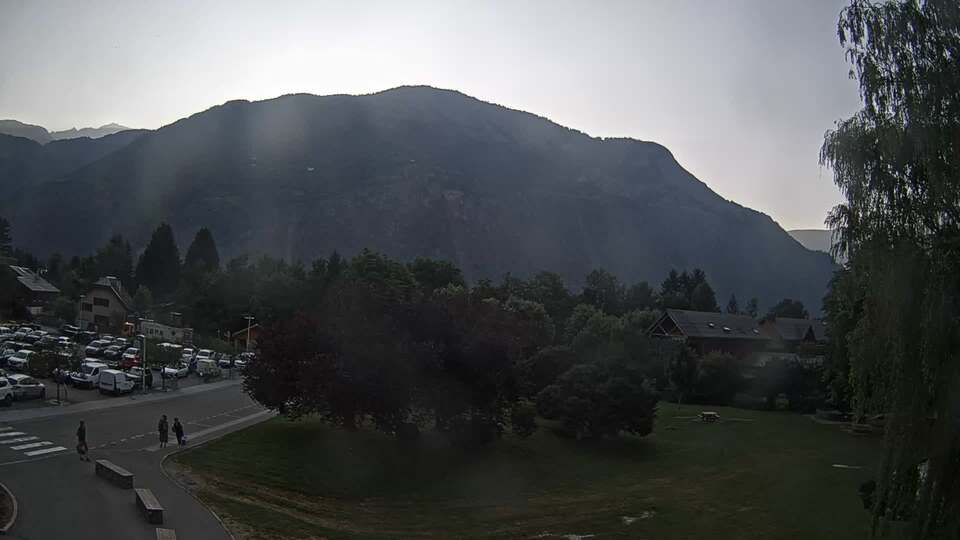 Webcam au niveau de la mairie du village du Bourg d'Oisans, aux pieds de l'Alpe d'Huez et aux portes du parc des Écrins