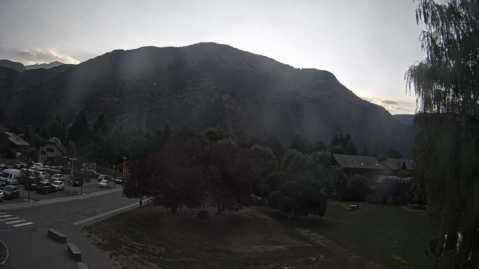 Webcam au niveau de la mairie du village du Bourg d'Oisans, aux pieds de l'Alpe d'Huez et aux portes du parc des Écrins