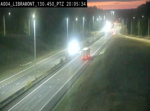 Webcam E411 à hauteur de la sortie 25 de Libramont menant vers Bouillon, Sedan et Reims via la N89. Vue orientée vers Bruxelles