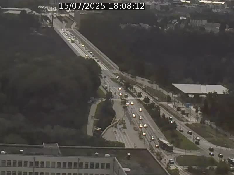 Webcam sur l'avenue John Fitzgerald Kennedy (N51) avec vue sur le Pont rouge (Pont Grande Duchesse Charlotte), l'arrêt Pfaffenthal et l'entrée du quartier Kirchberg