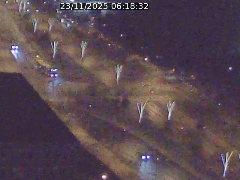 Webcam sur l'avenue John Fitzgerald Kennedy (N51) avec vue sur le Pont rouge (Pont Grande Duchesse Charlotte), l'arrêt Pfaffenthal et l'entrée du quartier Kirchberg