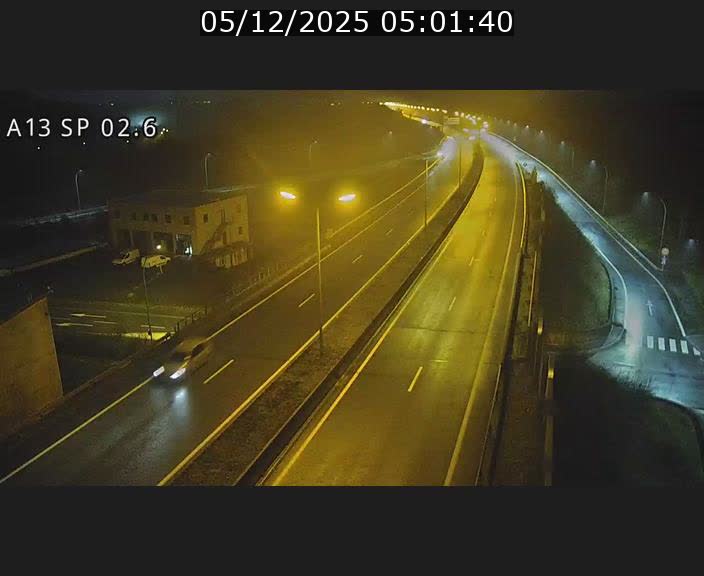 Traffic live webcam Luxembourg Sanem - A13 direction Pétange - BK 2.6