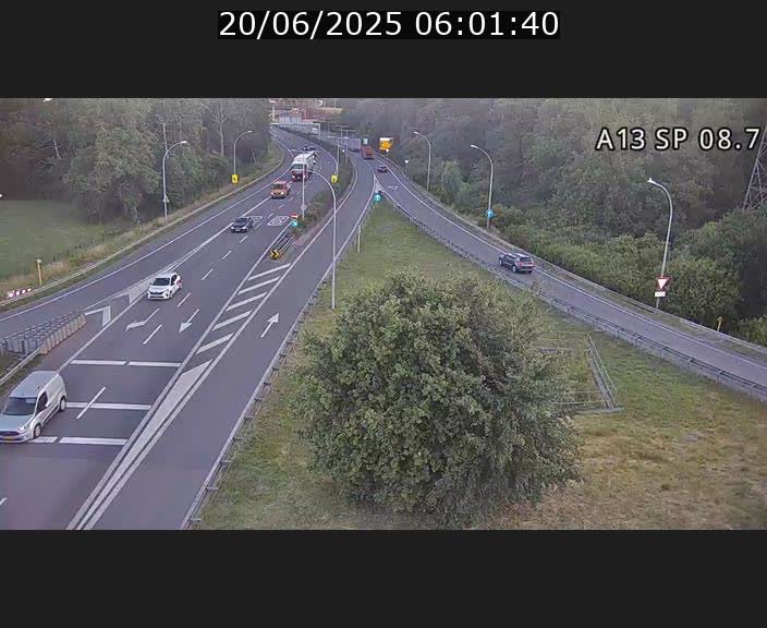 Traffic live webcam Luxembourg Jonction Lankelz - A13 direction Pétange - BK 8.7 