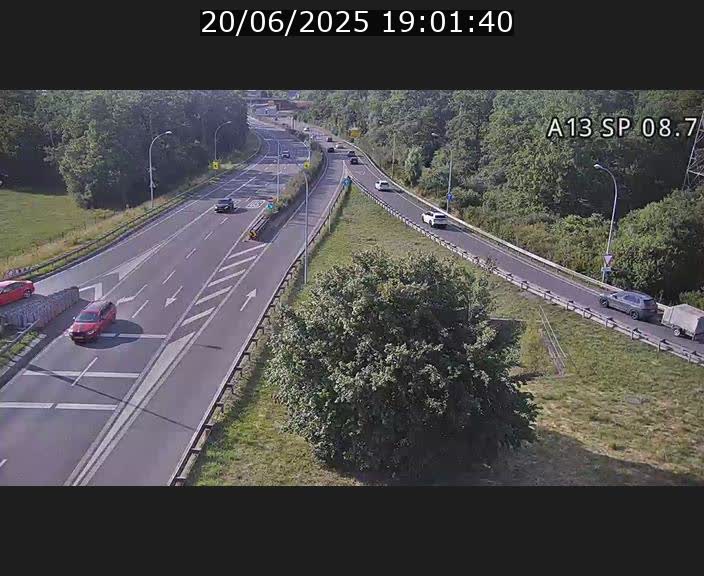 Traffic live webcam Luxembourg Jonction Lankelz - A13 direction Pétange - BK 8.7 