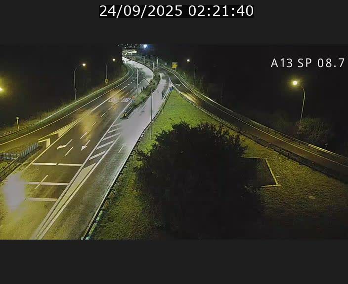 Traffic live webcam Luxembourg Jonction Lankelz - A13 direction Pétange - BK 8.7 