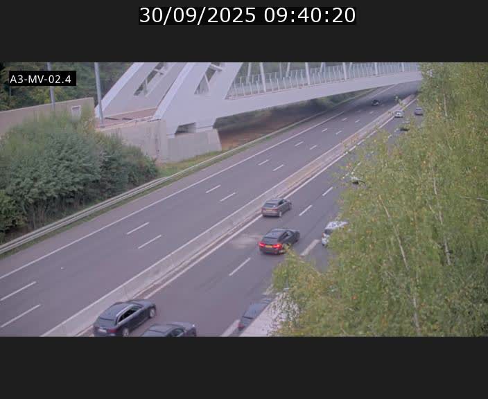 Webcam autoroute de la France (A3) au Luxembourg à Fentange, à proximité de la Croix de Gasperich. Vue orientée vers la Cloche d'Or