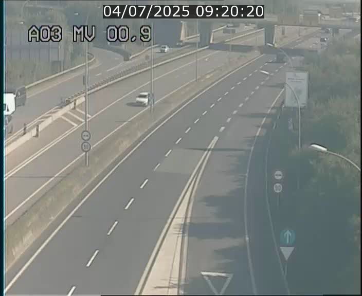 Traffic live webcam Luxembourg Croix de Gasperich - A3 - BK 0.4 - direction Luxembourg