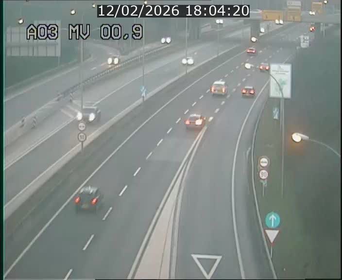 Traffic live webcam Luxembourg Croix de Gasperich - A3 - BK 0.4 - direction Luxembourg