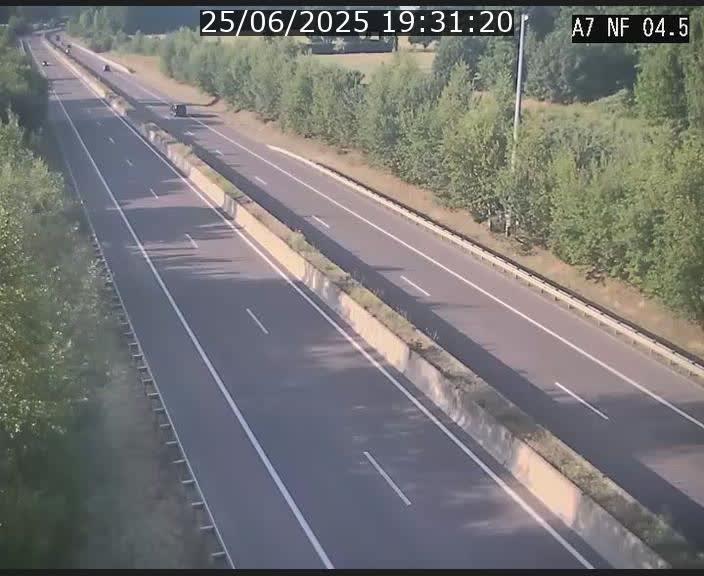 Caméra autoroute Luxembourg A7 - Passage à gibier Rëngelbour - direction Tunnel Grouft