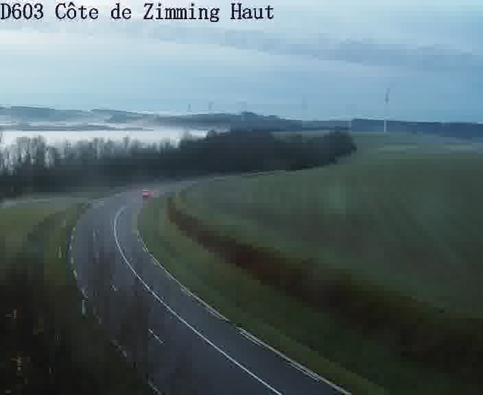 Webcam sur la D603 située en haut de la Côte de Zimming. Vue orientée vers Saint-Avold.