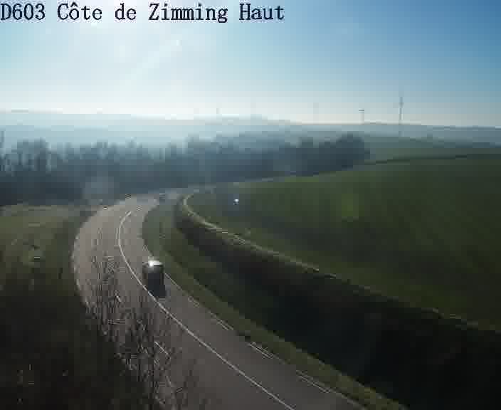Webcam sur la D603 située en haut de la Côte de Zimming. Vue orientée vers Saint-Avold.