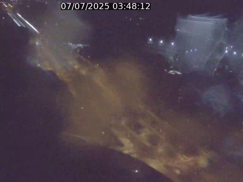 Webcam sur l'avenue John Fitzgerald Kennedy (N51) avec vue sur le Pont rouge (Pont Grande Duchesse Charlotte), l'arrêt Pfaffenthal et l'entrée du quartier Kirchberg