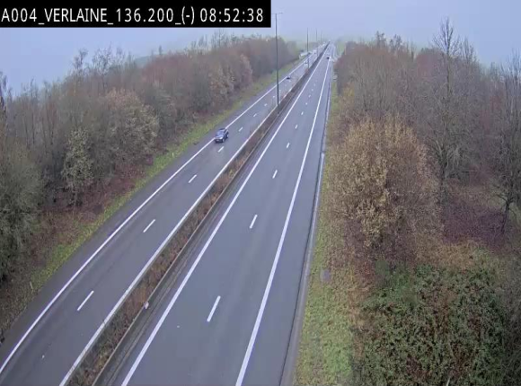Webcam sur l'E411 à hauteur du pont surplombant la N40, à proximité de la sortie 26 Verlaine - Libramont-Chevigny. Vue orientée vers Namur