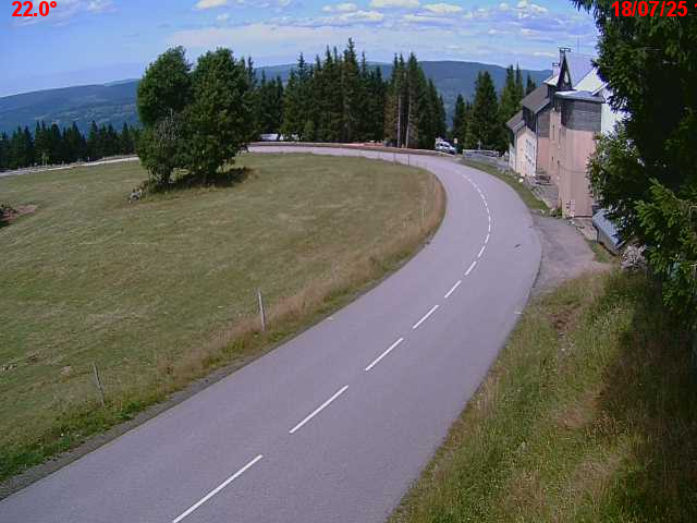 Webcam en haut du col du Ballon d'Alsace sur la D465 à 1075 mètres d'altitude dans les Vosges