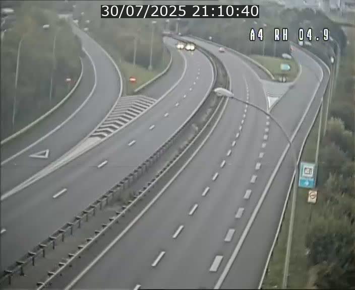 Traffic live webcam Luxembourg Leudelange - A4 - BK 4.9 - direction Luxembourg