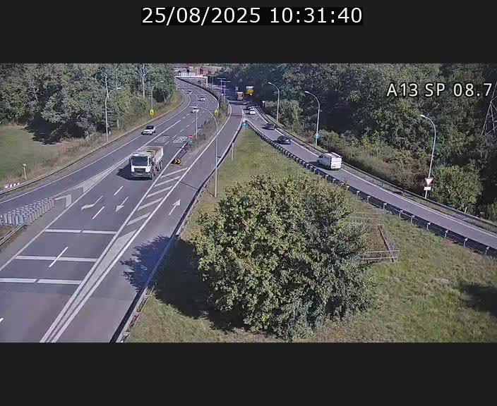 Traffic live webcam Luxembourg Jonction Lankelz - A13 direction Pétange - BK 8.7 