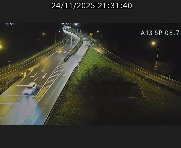 Traffic live webcam Luxembourg Jonction Lankelz - A13 direction Pétange - BK 8.7 