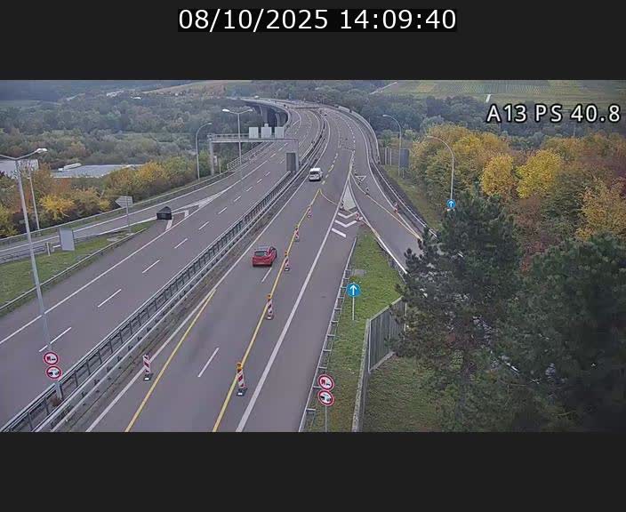 Webcam autoroute A13 à la sortie est du tunnel Markusbierg à Schengen. Vue sur le pont de la Moselle, vers l'Allemagne