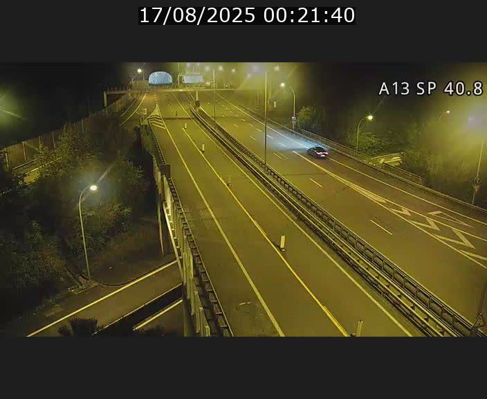 Webcam avec vue sur l'entrée côté allemand du tunnel Markusbierg à Schengen. Vue orientée vers le tunnel et Bettembourg