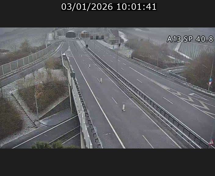 Webcam avec vue sur l'entrée côté allemand du tunnel Markusbierg à Schengen. Vue orientée vers le tunnel et Bettembourg