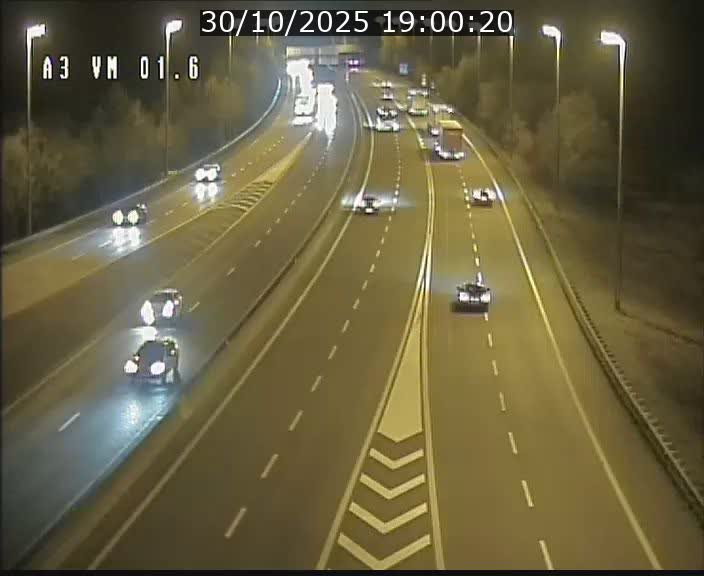 Traffic live webcam Luxembourg - Croix de Gasperich - A3 - BK 1.6 - direction France/Aire de Berchem
