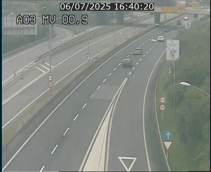 Traffic live webcam Luxembourg Croix de Gasperich - A3 - BK 0.4 - direction Luxembourg
