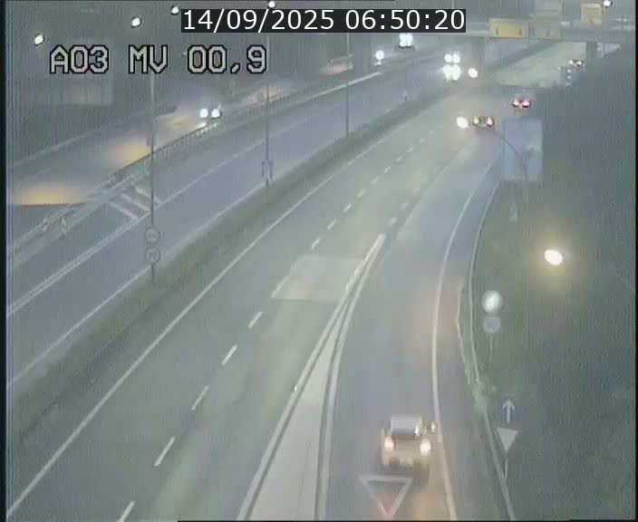 Traffic live webcam Luxembourg Croix de Gasperich - A3 - BK 0.4 - direction Luxembourg