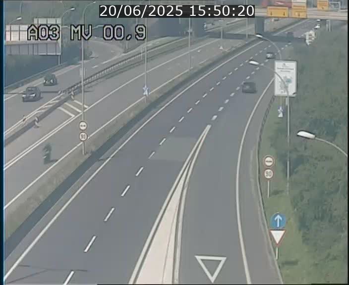 Traffic live webcam Luxembourg Croix de Gasperich - A3 - BK 0.4 - direction Luxembourg